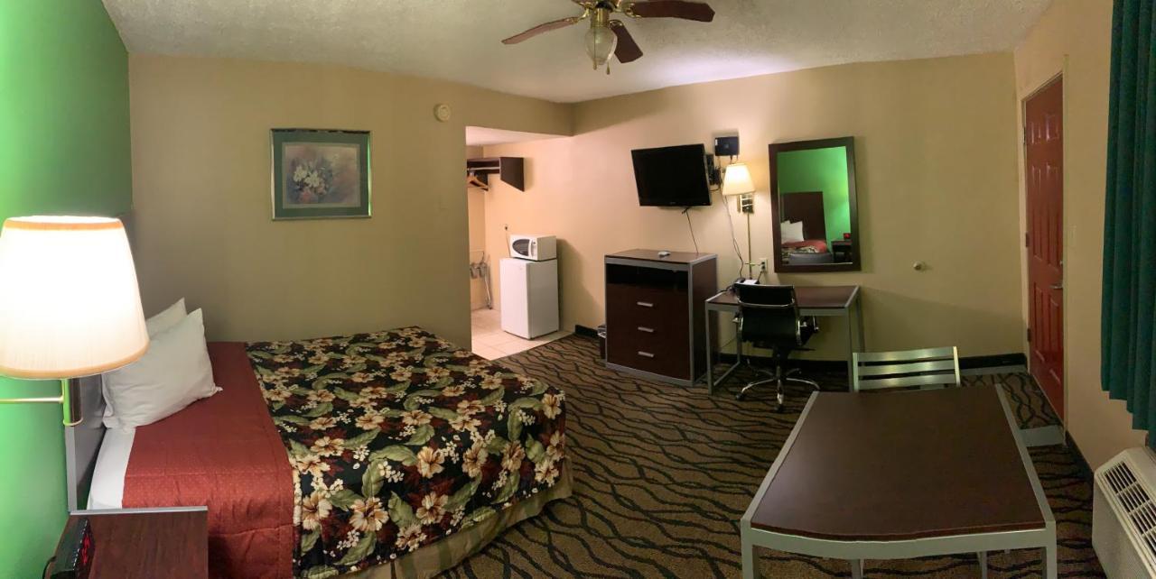 Thunderbird Inn Liberal 外观 照片